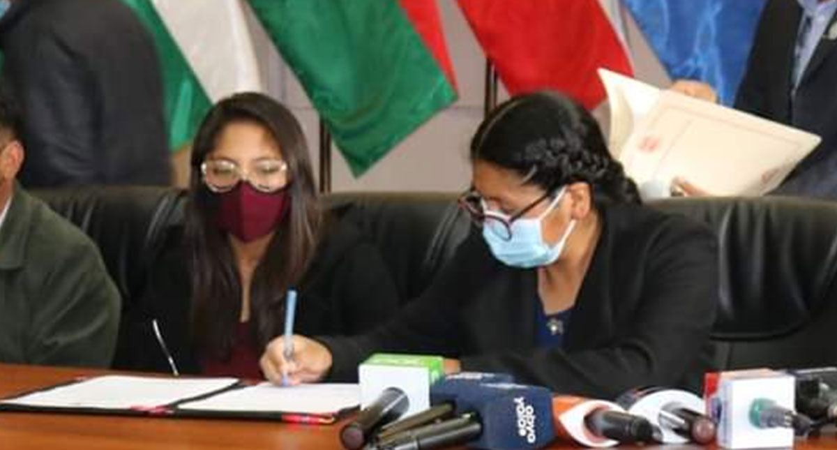 T Informas Bolivia | Eva Copa promulgó Ley para el pago del Bono ...