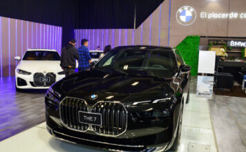 SACI y BMW presentaron cinco vehículos de lujo en la feria “5 días sobre ruedas”