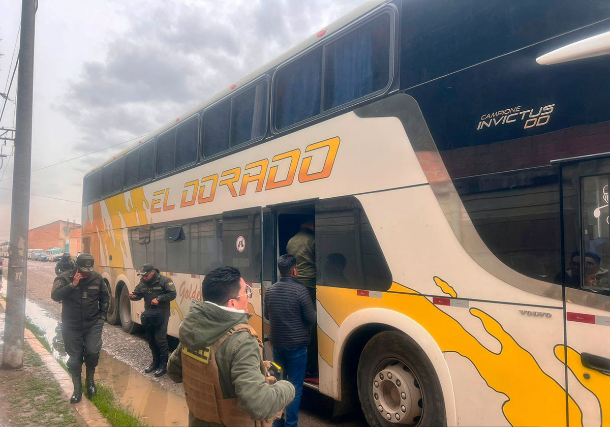T Inform T Informas Bolivia | En operativo policial descubren a 51 migrantes ...