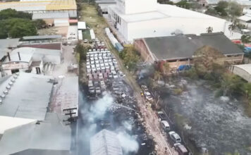 Incendio en predios de la Gobernación de Santa Cruz consumió 10 vehículos, 15 cuadratracks y almacén con mobiliario