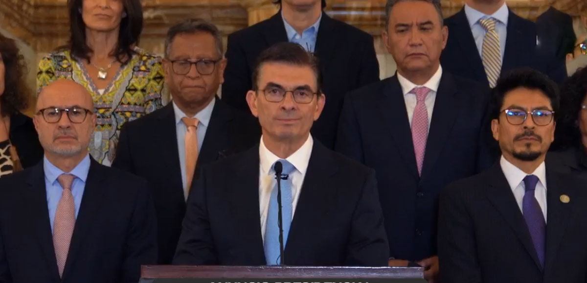 «Gasolinazo»: Gobierno pone fin a la subvención de los hidrocarburos y aumenta Bs 100 al bono Juancito Pinto || Paz anunció también el incremento del salario mínimo nacional a Bs 3.300 que regirá durante el 2026.